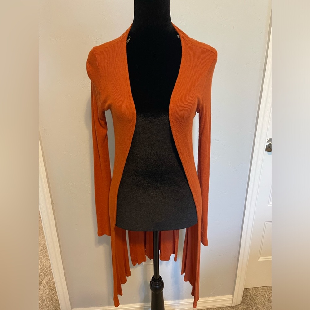 Nice light sweater for layering. Great fall color.